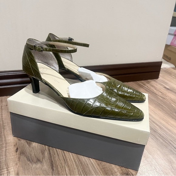 Casual Corner Green Angela Snake Heels - Picture 2 of 8